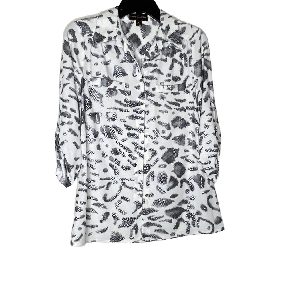 Urban Collection white button down top. Size M